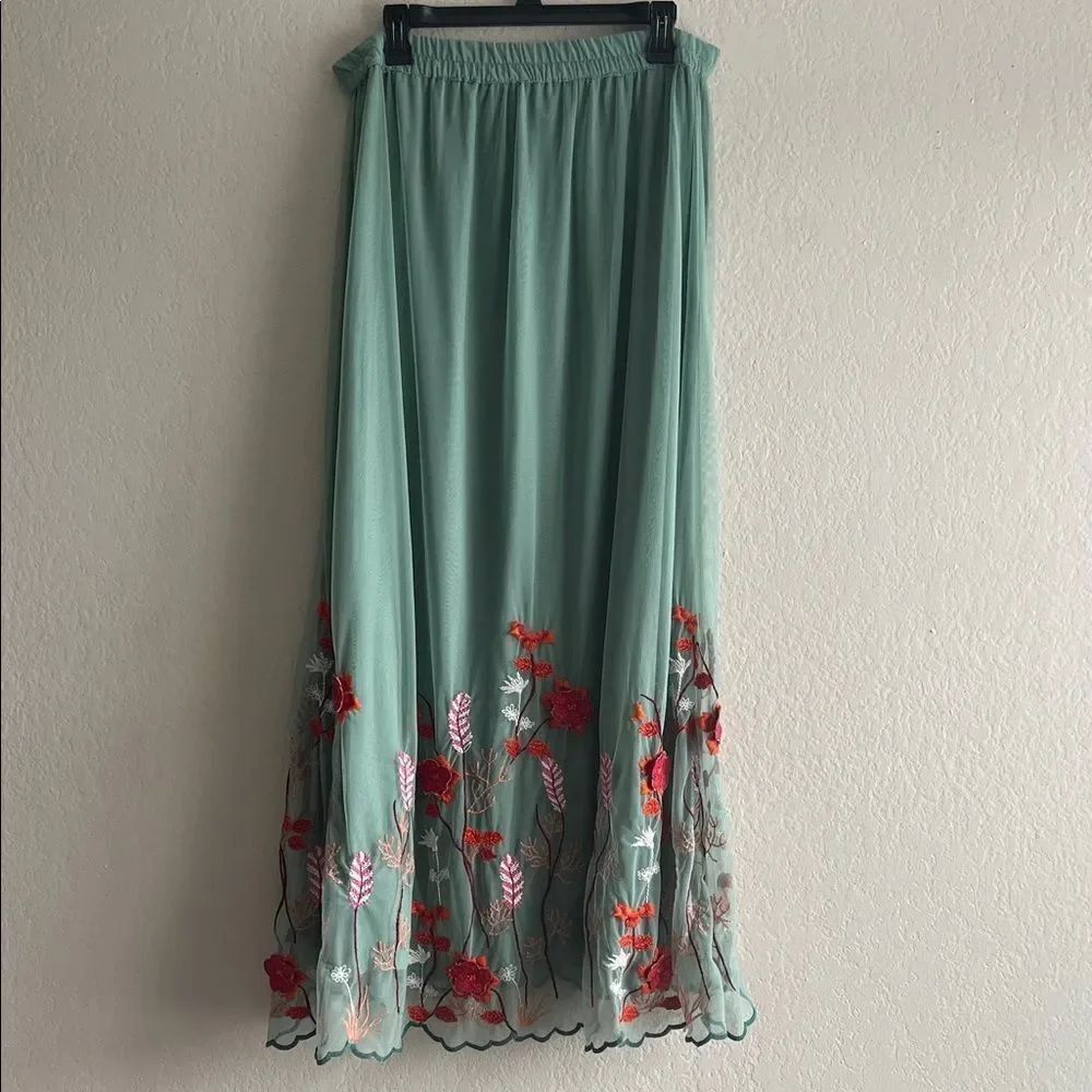 Like New! Avani Del Amour Embroidered Green Maxi Skirt in Size L